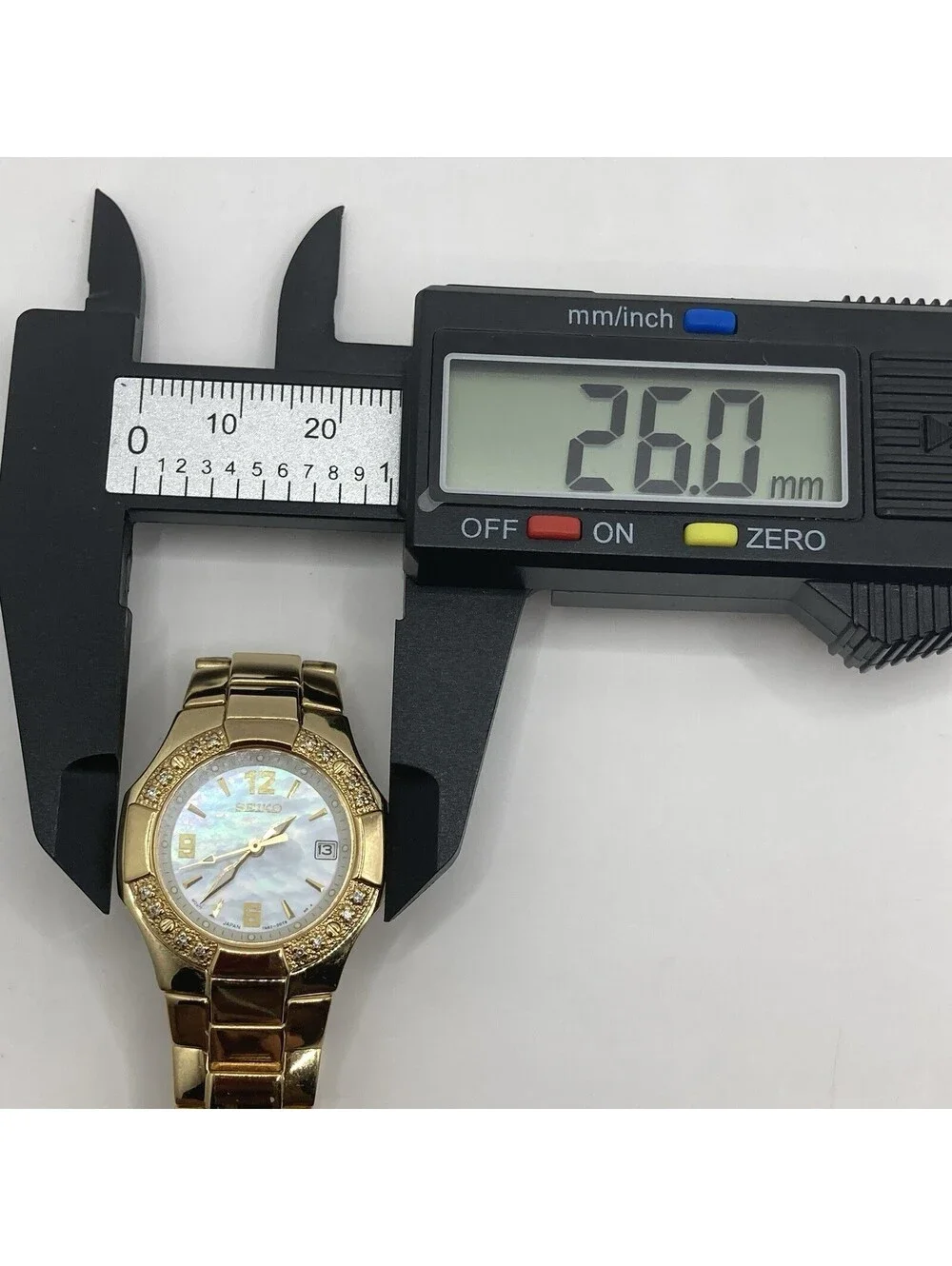 Seiko Watch Ladies Gold Tone 26mm Mother Pearl Dial Sapphire Crystal 7N32-0BF0